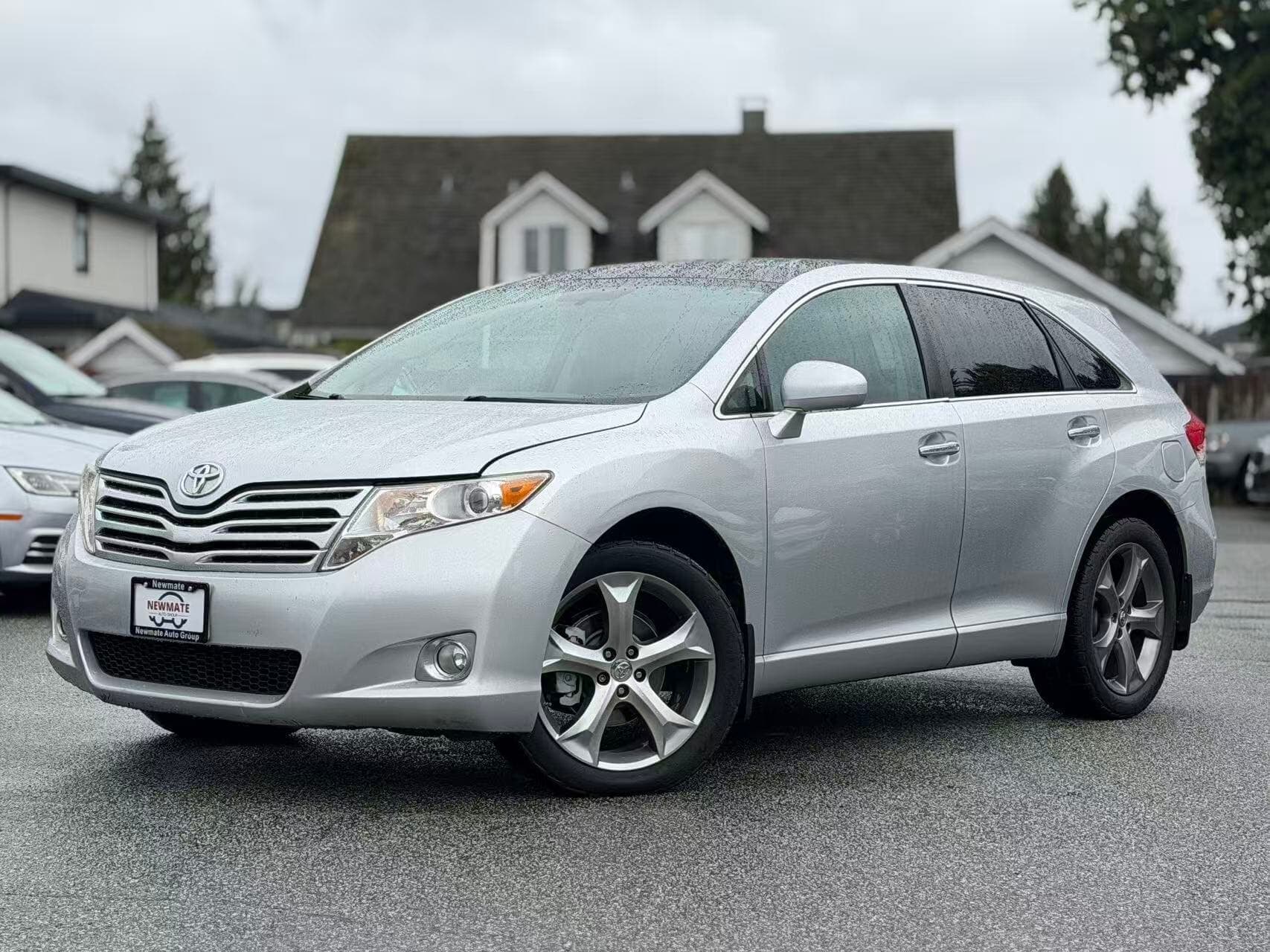 2011 Toyota Venza V6. LOCAL BC VEHICLE. FULL SERVICE RECORD.