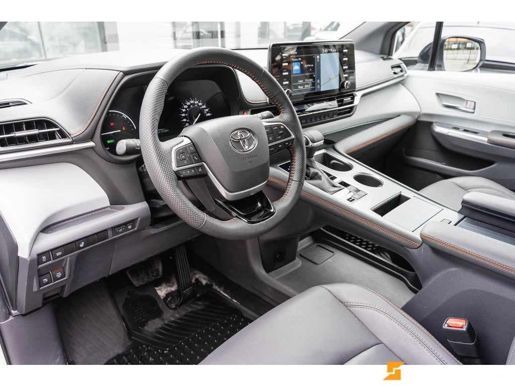2021 Toyota Sienna LE 8-Passenger FWD