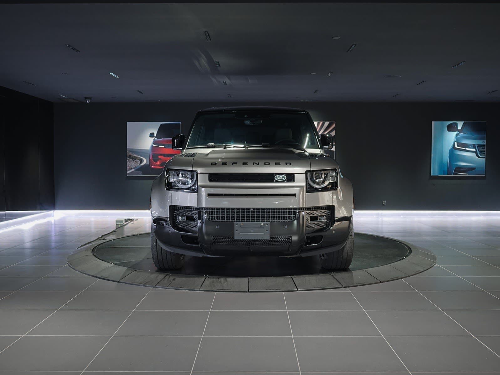 2025 Land Rover Defender X-Dynamic SE
