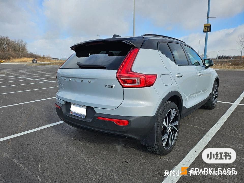 2022 Volvo XC40 T5 AWD R-Design