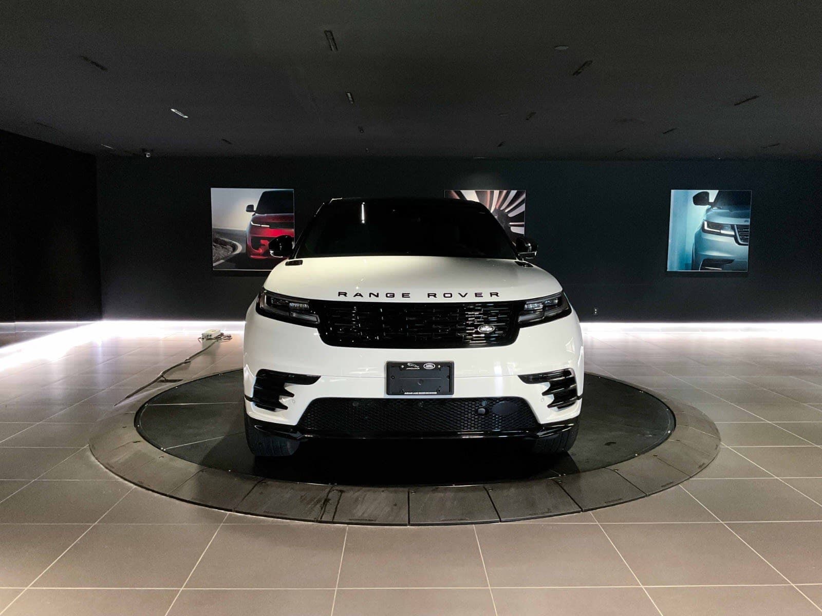 2026 Land Rover Range Rover Velar Dynamic SE