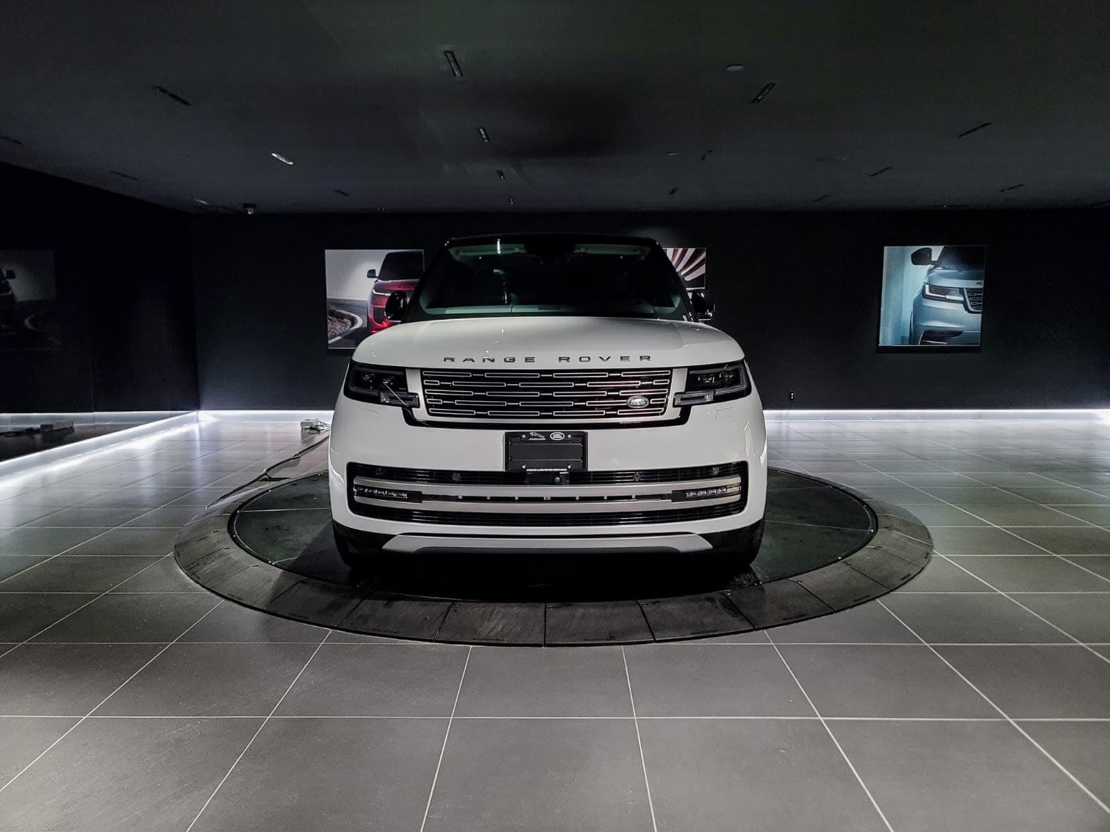 2025 Land Rover Range Rover SE