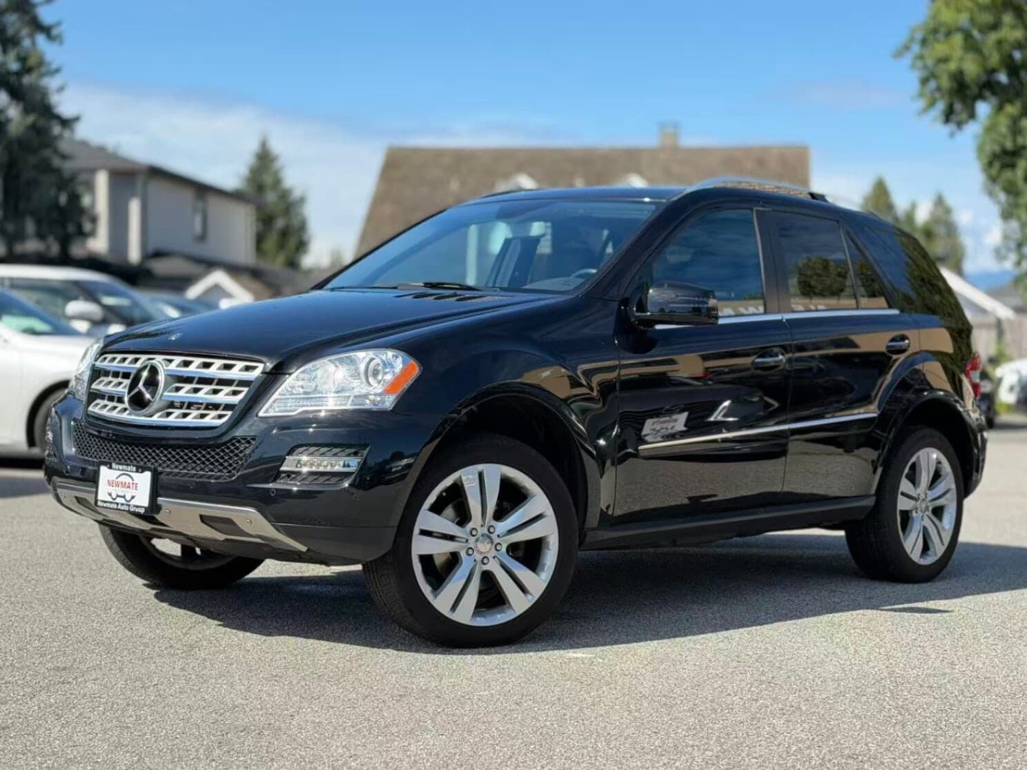 2011 Mercedes-Benz M-Class ML 350 4MATIC. LOCAL BC VEHICLE. SUPER LOW KILOMETRES.