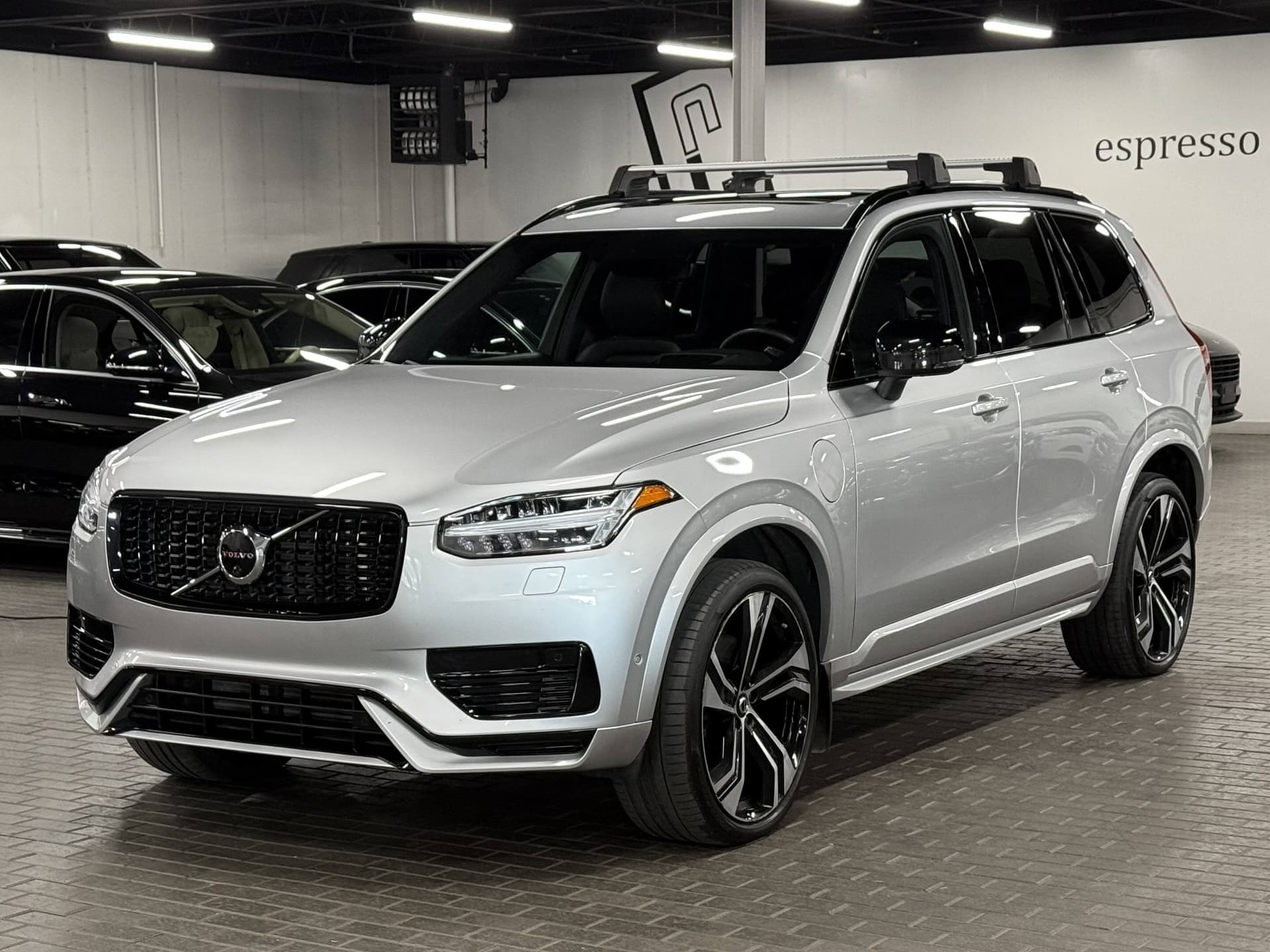 2022 Volvo XC90 Recharge T8 eAWD PHEV R-...