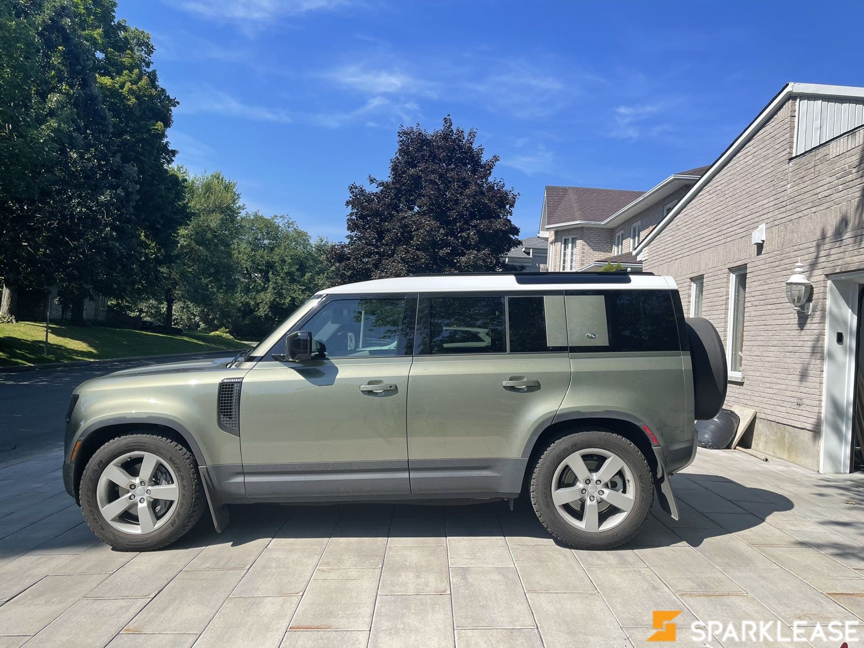 2023 Land Rover Defender 110 SE AWD
