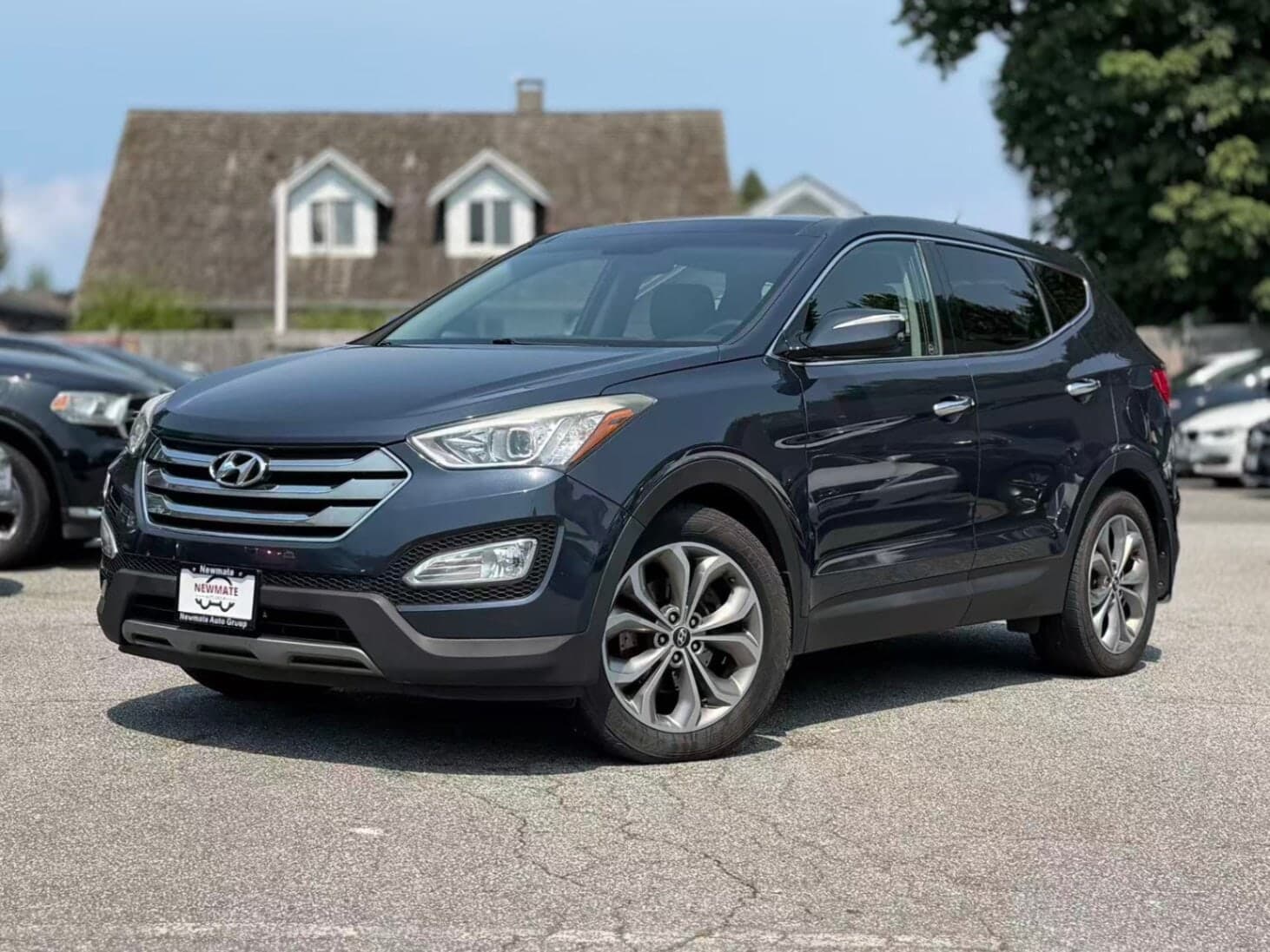 2013 Hyundai Santa Fe 2.0T Limited. LOCAL BC VEHICLE. TOP TRIM FULLY OPTIONED.