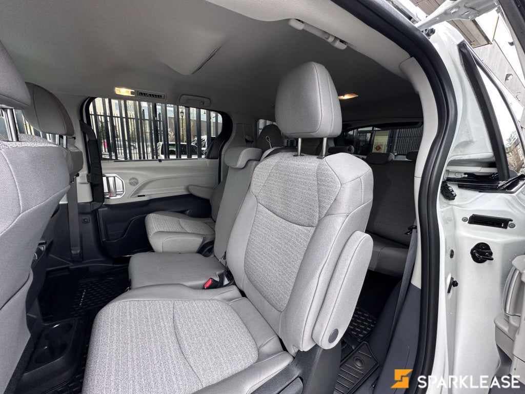 2022 Toyota Sienna LE 8-Passenger AWD