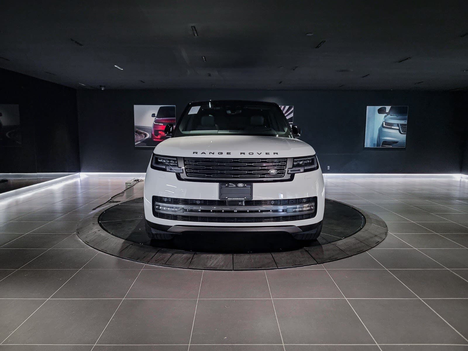 2025 Land Rover Range Rover SE