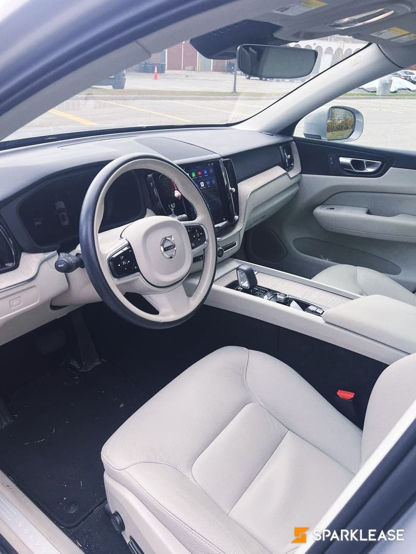 2023 Volvo XC60 B6 AWD Plus Bright Theme