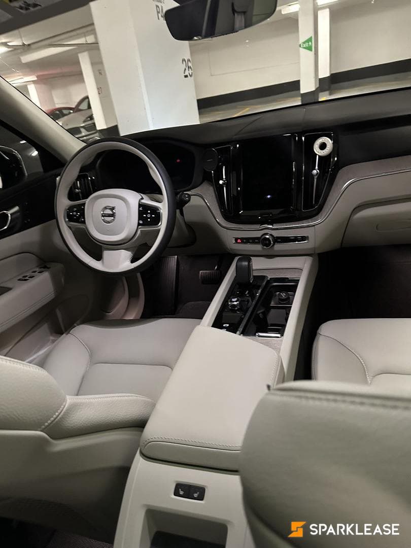 2023 Volvo XC60 B6 AWD Plus Dark Theme