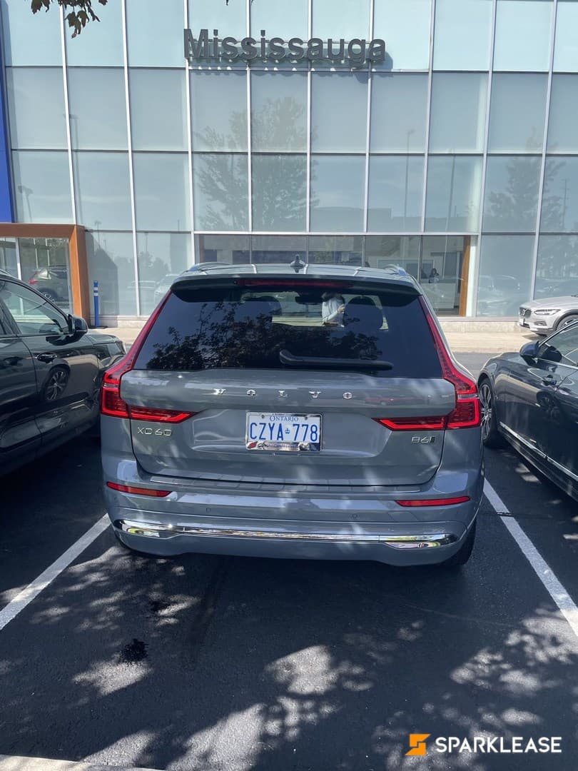 2023 Volvo XC60 B6 AWD Plus Dark Theme