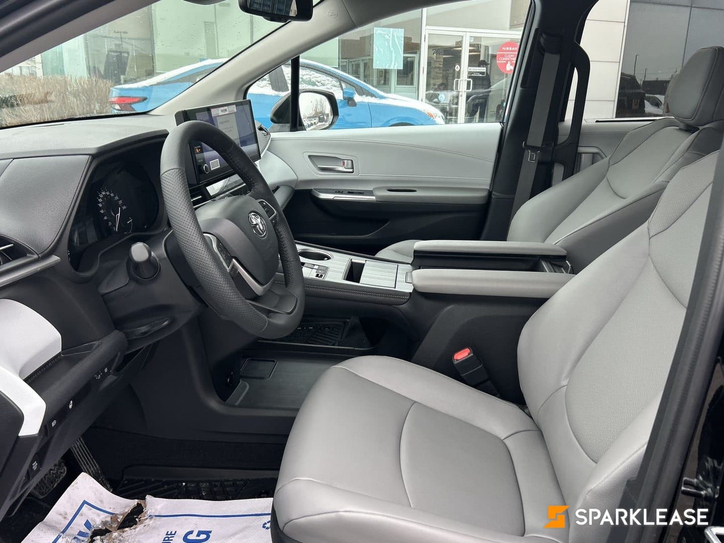 2025 Toyota Sienna XLE 8-Passenger FWD