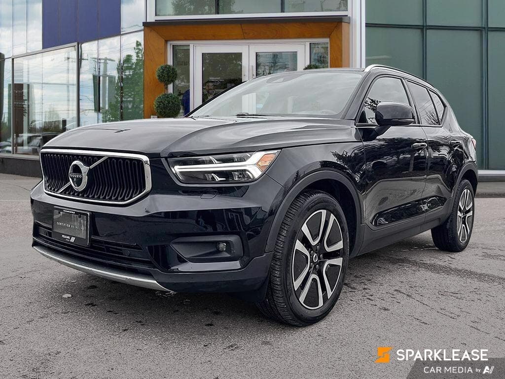 2021 Volvo XC40 T5 AWD Momentum