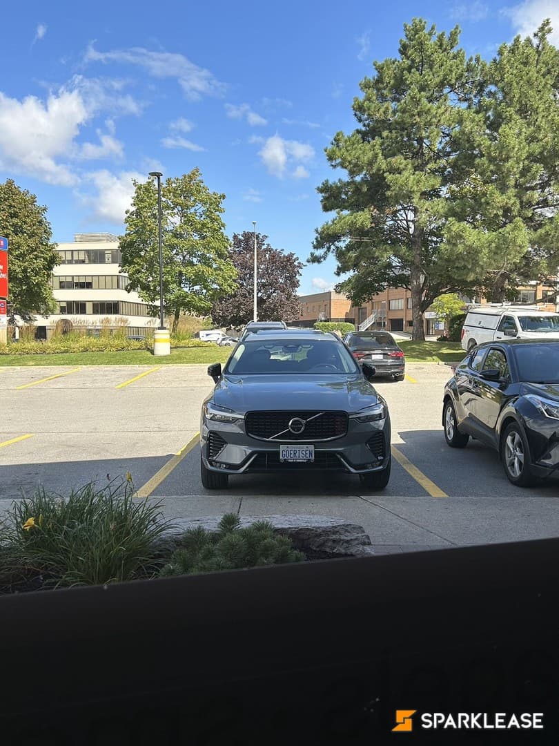 2023 Volvo XC60 B6 AWD Plus Dark Theme