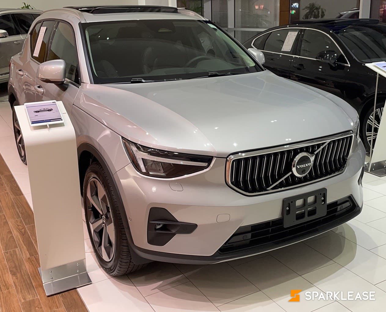 2023 Volvo XC40 B5 AWD Plus Bright Theme