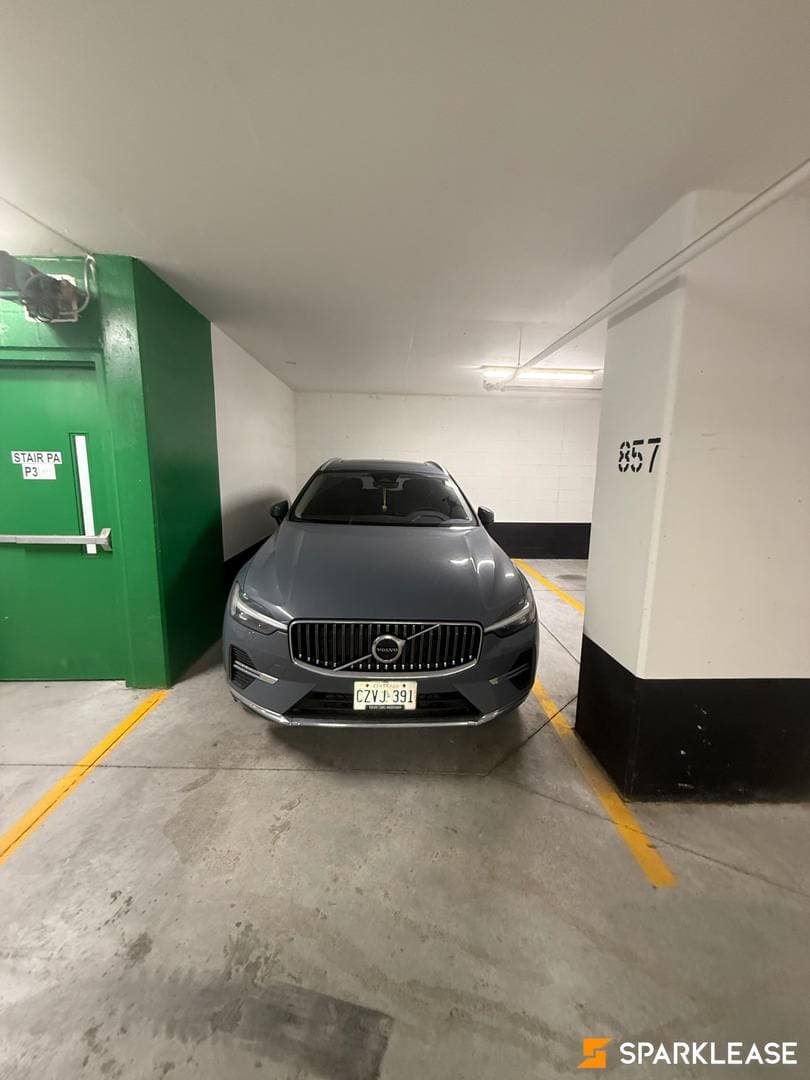 2023 Volvo XC60 B6 AWD Plus Bright Theme