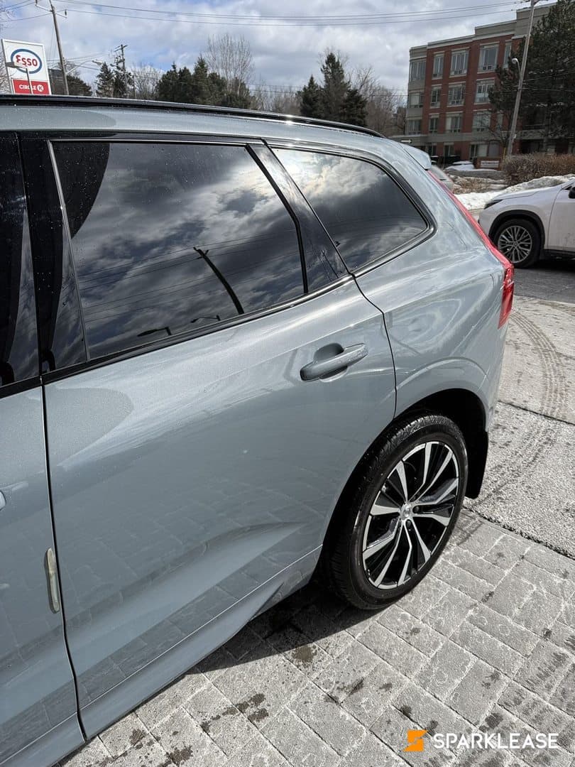 2024 Volvo XC60 B5 AWD Plus Dark Theme