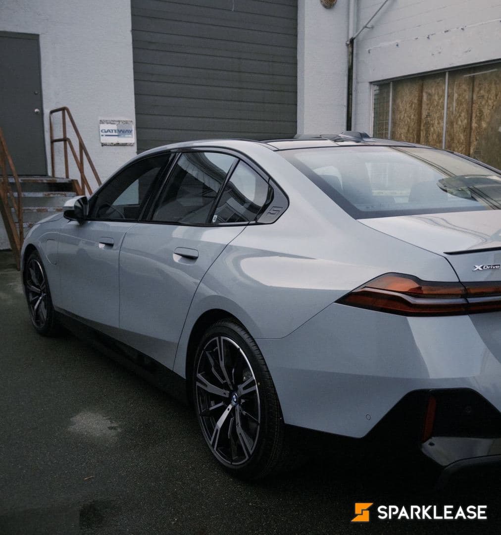 2025 BMW 5 Series 550e xDrive Sedan