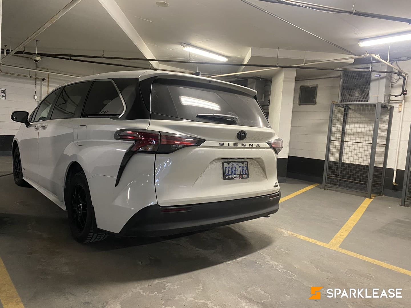 2021 Toyota Sienna XLE 8-Passenger FWD