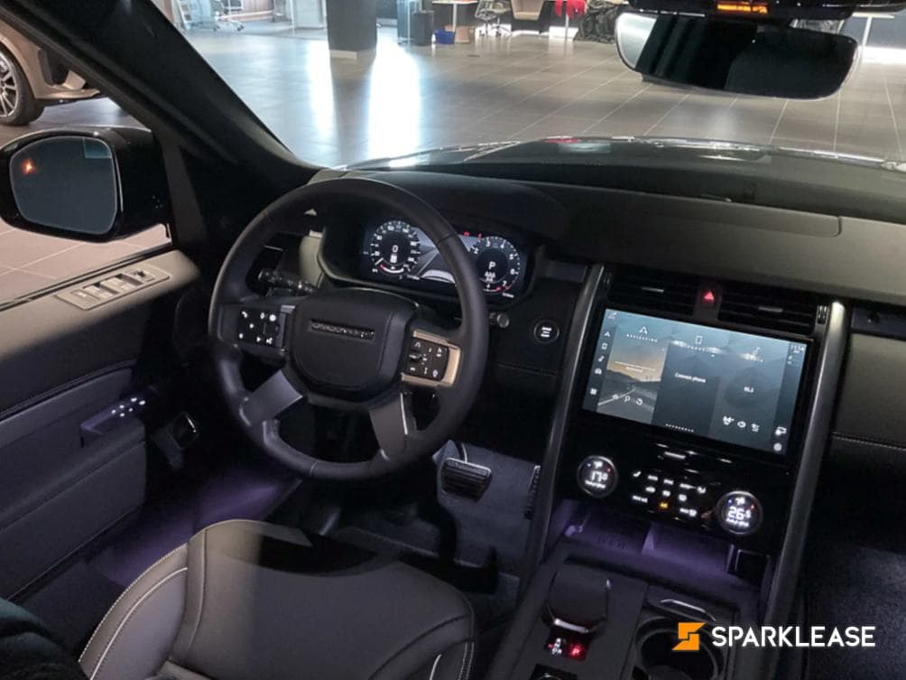 2024 Land Rover Discovery P300 Dynamic SE