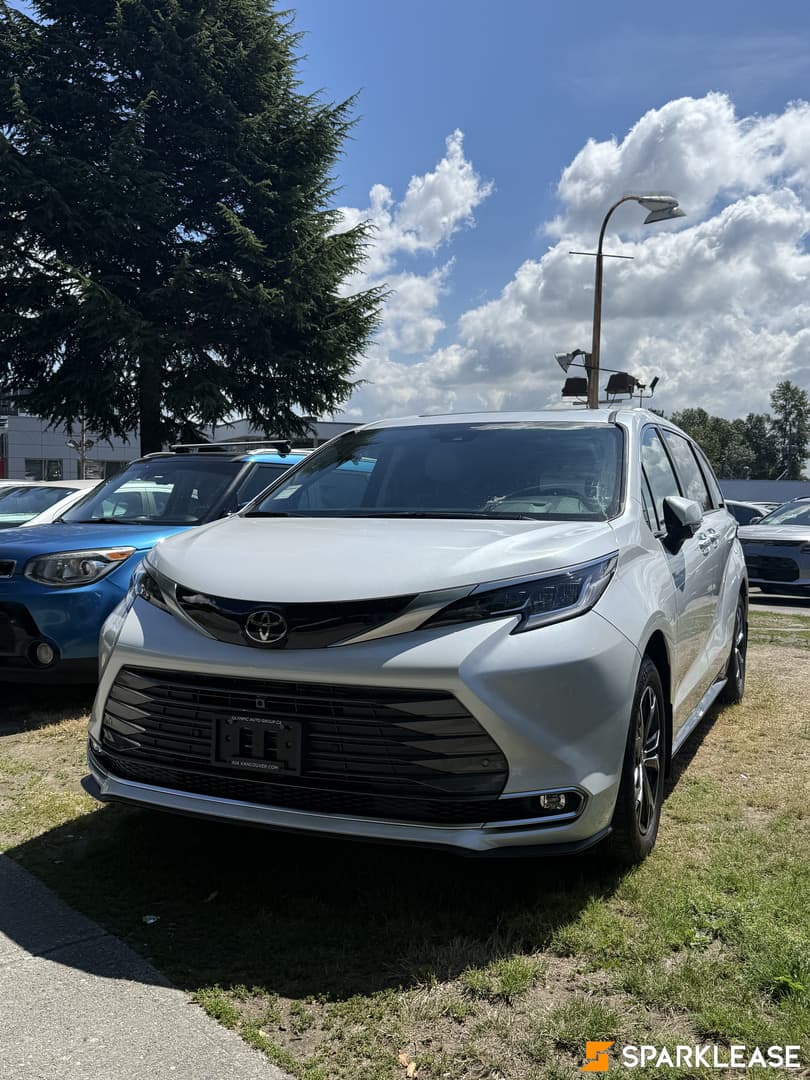 2026 Toyota Sienna LE 8-Passenger AWD