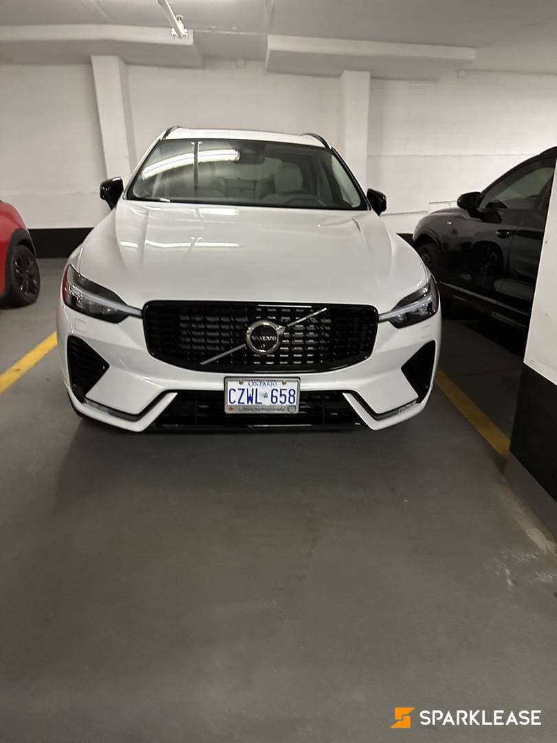 2023 Volvo XC60 B6 AWD Plus Dark Theme