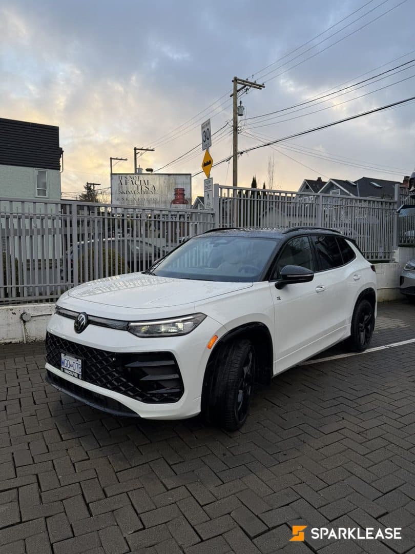 2026 Volkswagen Tiguan Comfortline R-Lin...