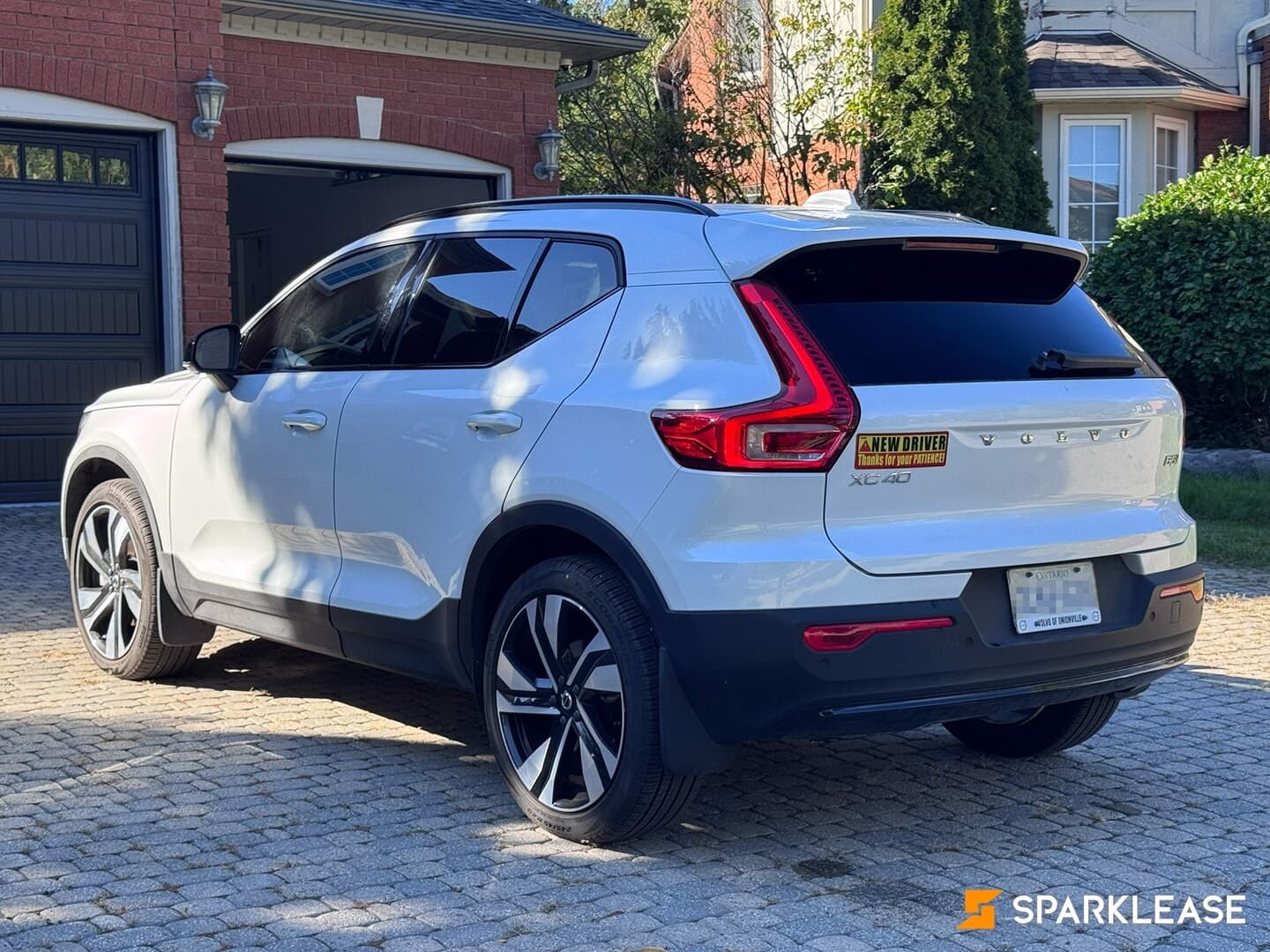 2024 Volvo XC40 B5 AWD Plus Dark Theme