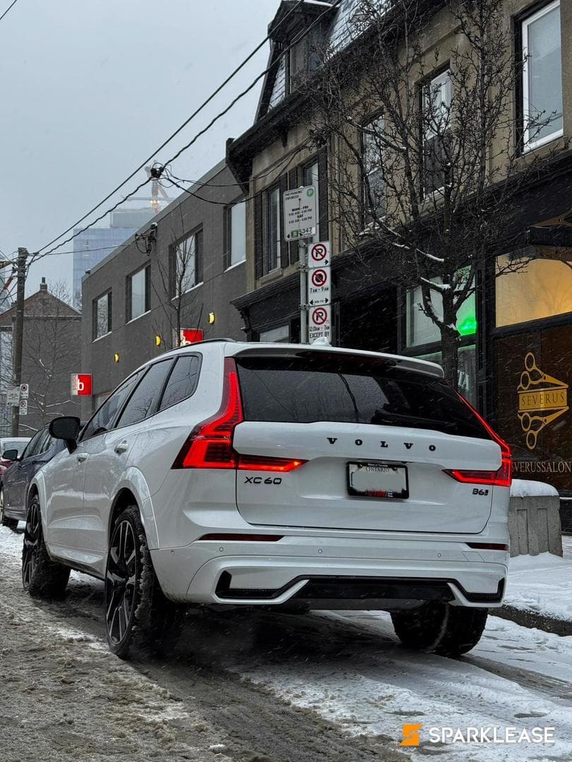 2023 Volvo XC60 B6 AWD Ultimate Dark Theme