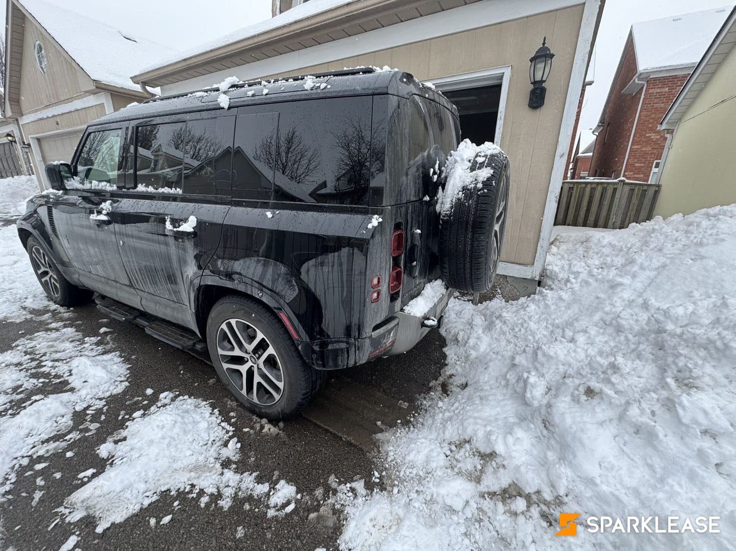 2025 Land Rover Defender 110 P400 X-Dynamic SE