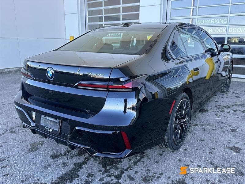 2024 BMW 7 Series 750e 特价DEMO 带一套雪胎+轮毂