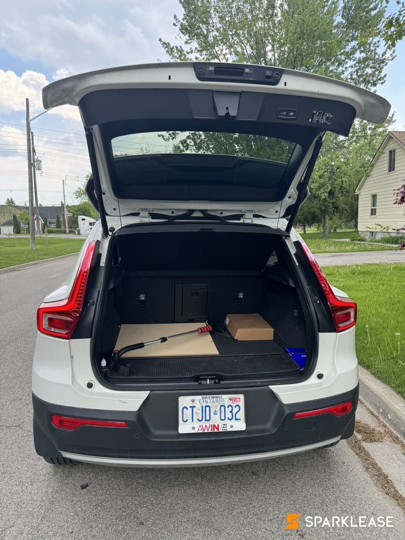 2022 Volvo XC40 T5 AWD Momentum