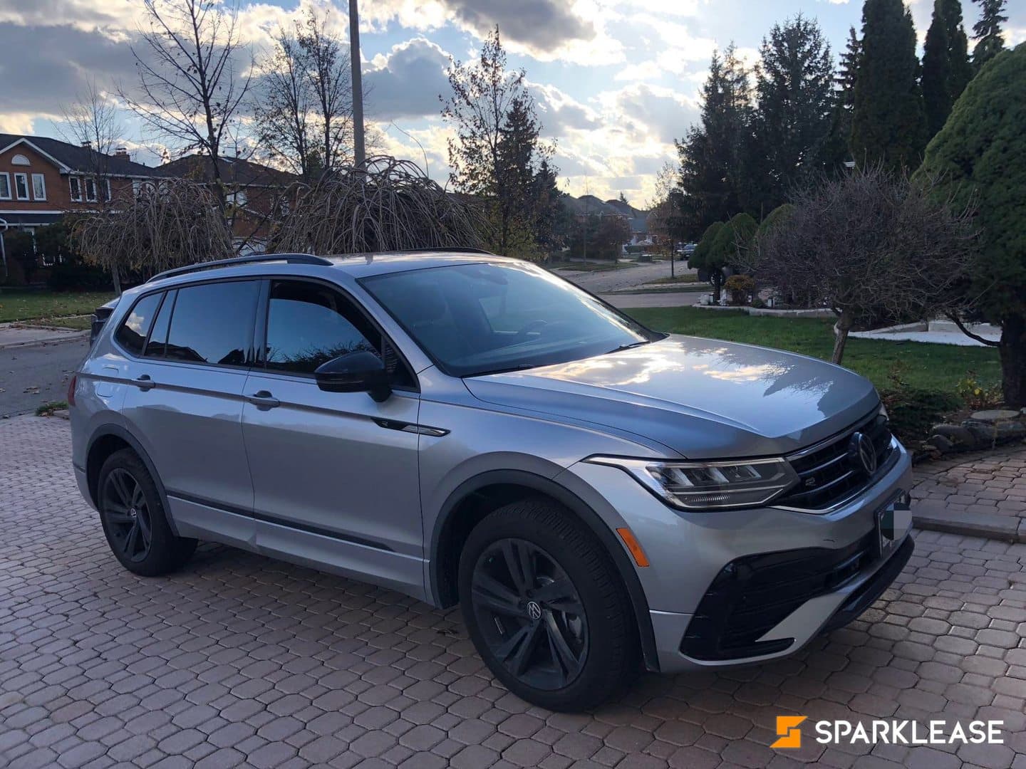 2023 Volkswagen Tiguan Comfortline R-Lin...