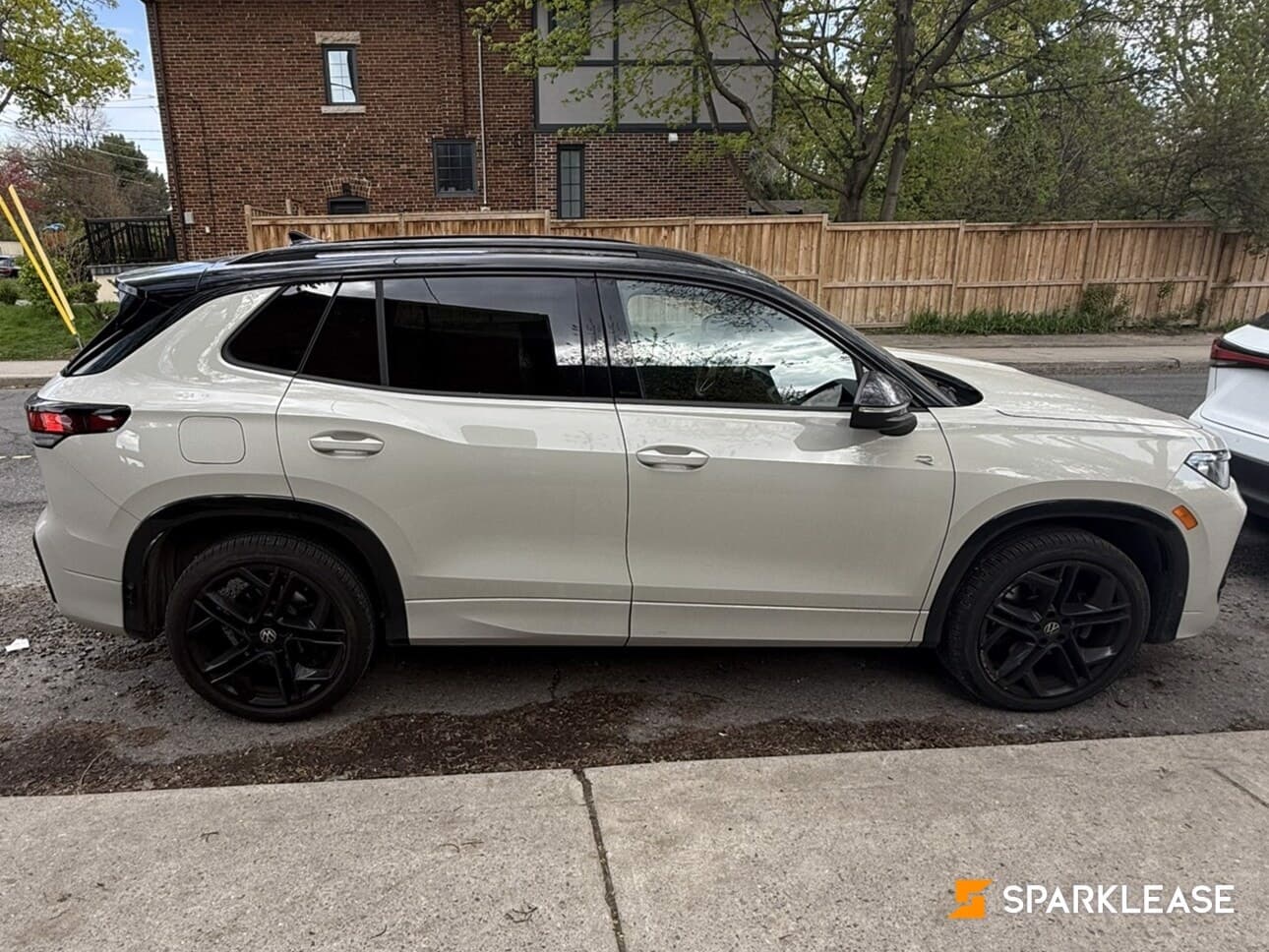 2025 Volkswagen Tiguan Comfortline R-Lin...