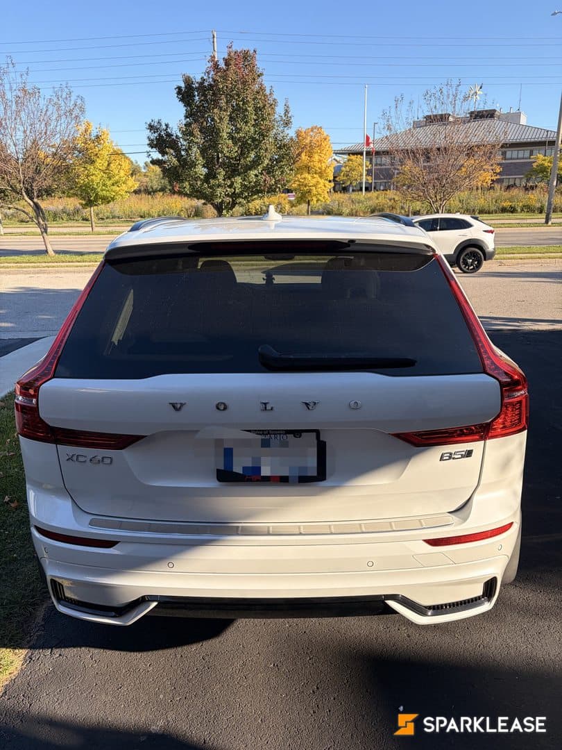 2025 Volvo XC60 B5 AWD Ultra Dark Theme