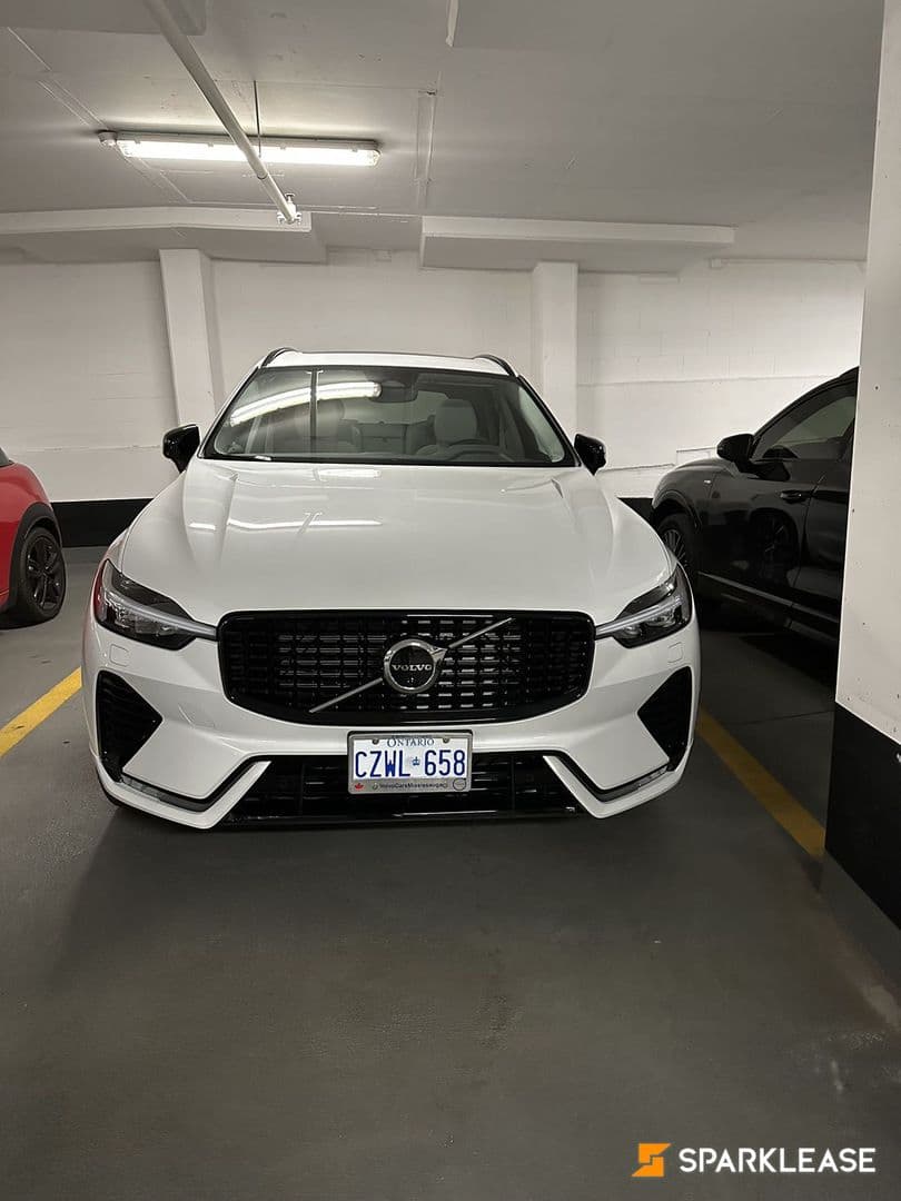 2023 Volvo XC60 B6 AWD Plus Dark Theme