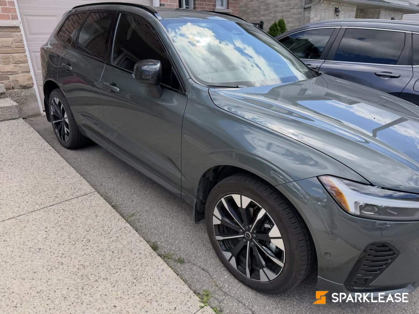 2026 Volvo XC60 B5 AWD Plus Dark Theme