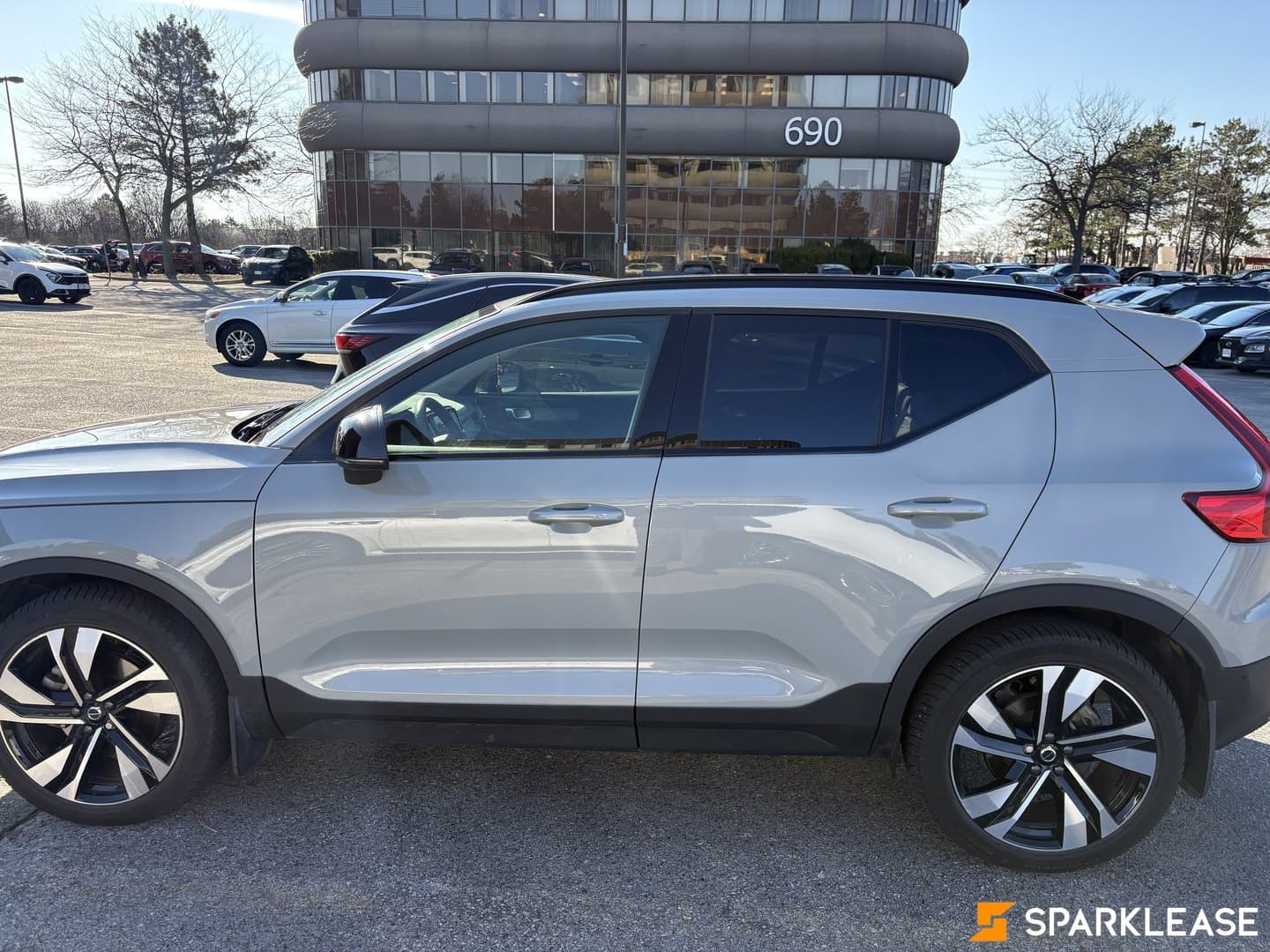2025 Volvo XC40 B5 AWD Plus Dark Theme