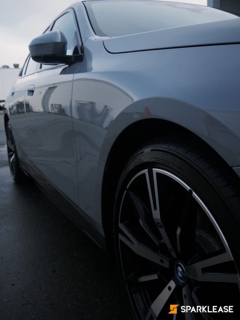 2025 BMW 5 Series 550e xDrive Sedan