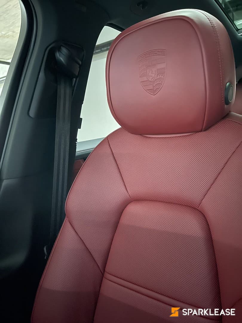 2023 Porsche Cayenne Platinum Edition AWD