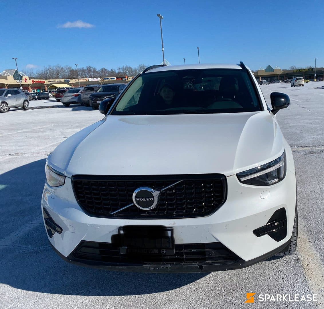 2024 Volvo XC40 B5 AWD Core Dark Theme