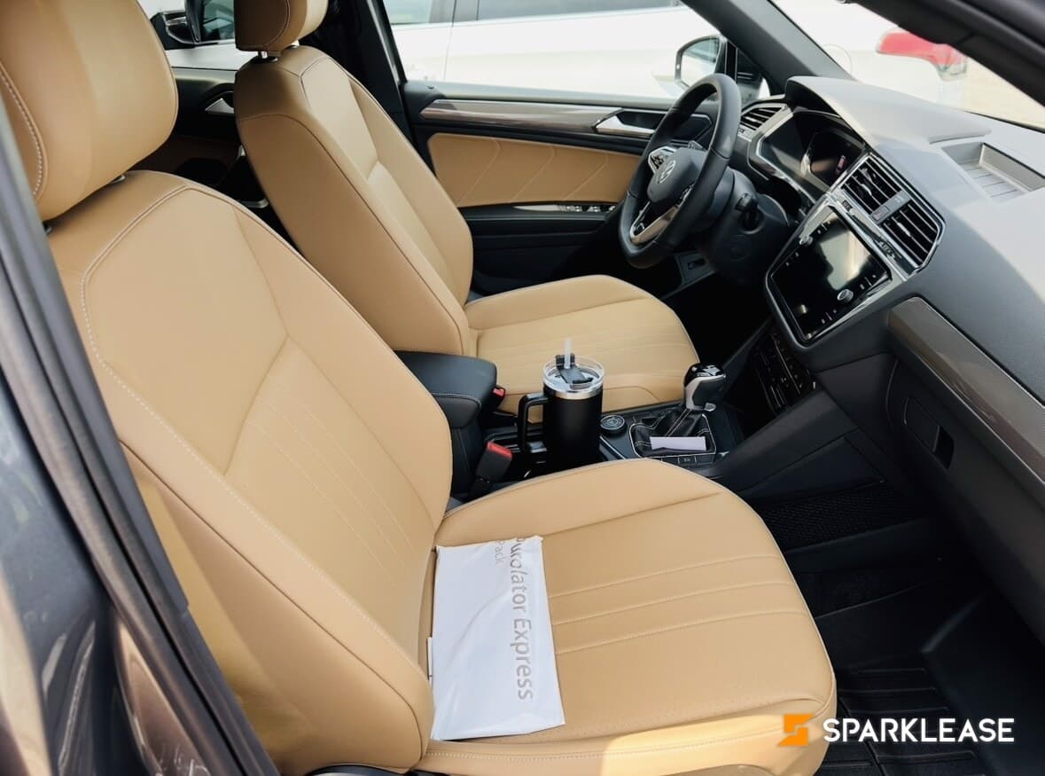 2024 Volkswagen Tiguan Comfortline R-Lin...