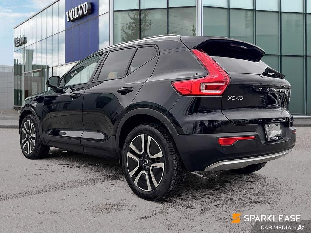 2021 Volvo XC40 T5 AWD Momentum