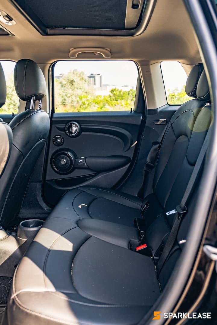 2022 MINI 5 Door Cooper FWD 手动挡