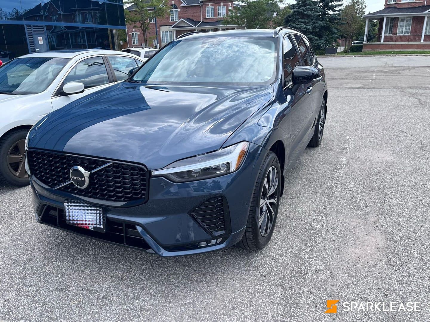 2024 Volvo XC60 B5 AWD Plus Dark Theme