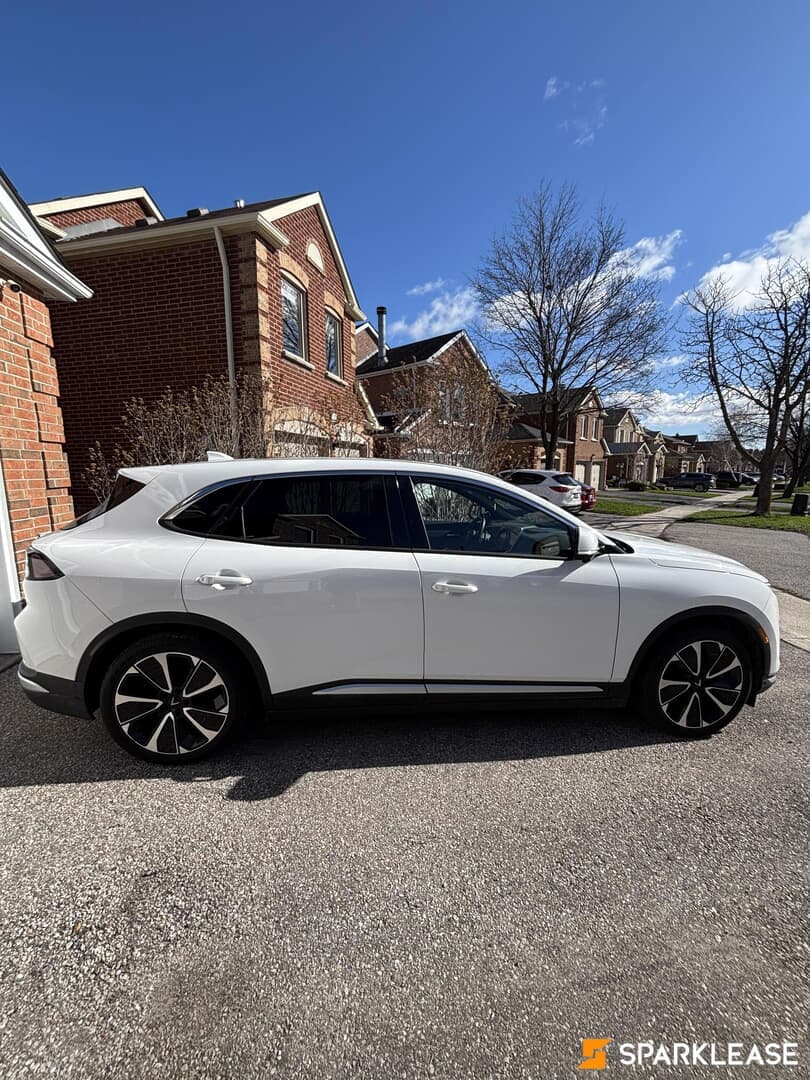 2024 VinFast VF8+