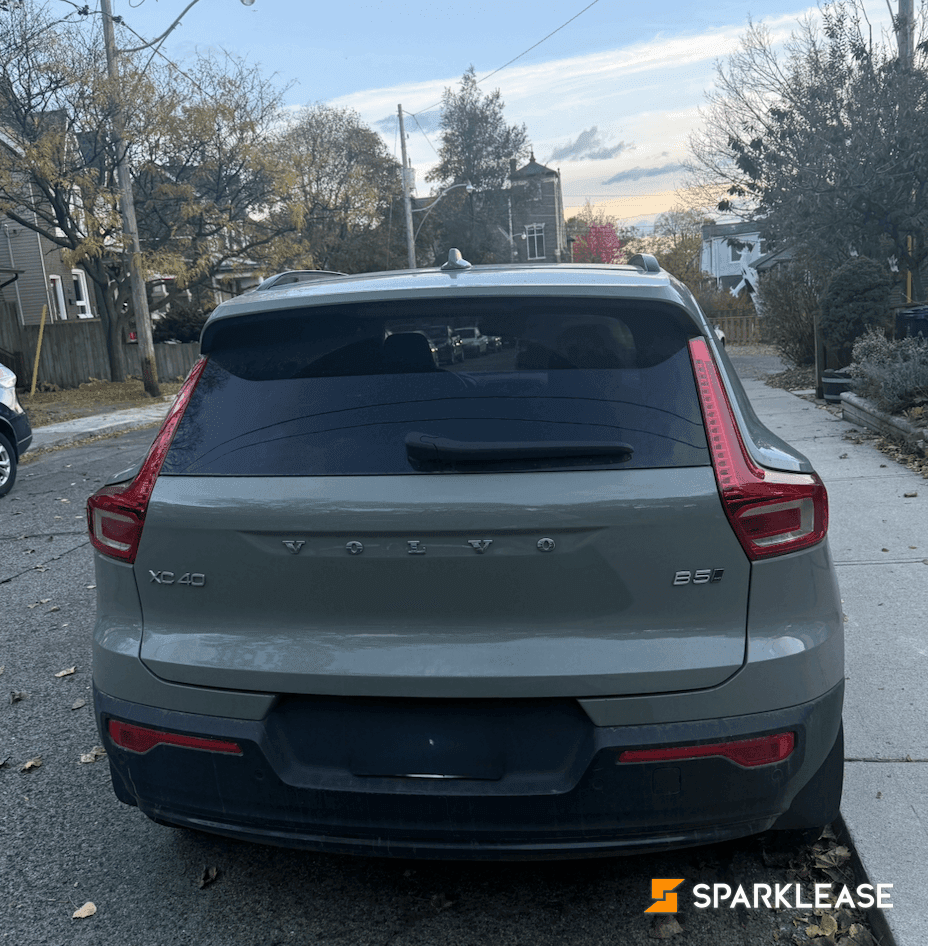 2025 Volvo XC40 B5 AWD Ultra Dark Theme