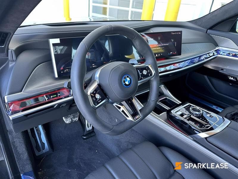 2024 BMW 7 Series 750e 特价DEMO 带一套雪胎+轮毂