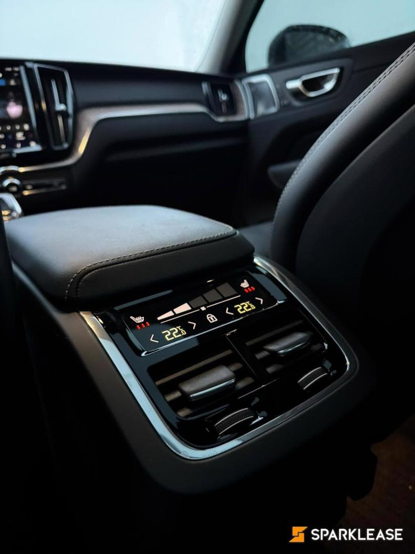 2023 Volvo XC60 B6 AWD Ultimate Dark Theme