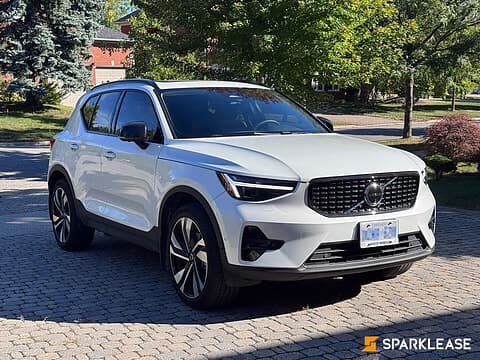 2024 Volvo XC40 B5 AWD Plus Dark Theme